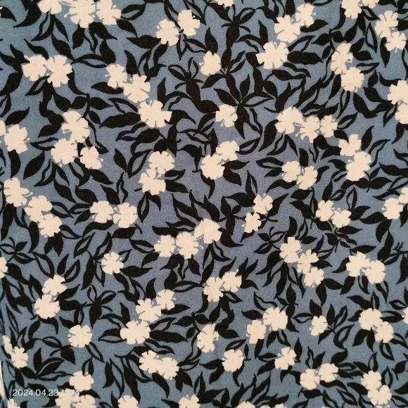 Ann Taylor size Small 3/4 Sleeves Blue Floral Pleated Blouse Top - Picture 4 of 10